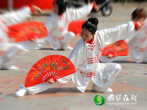 太极功夫扇的好处  防止骨质疏松